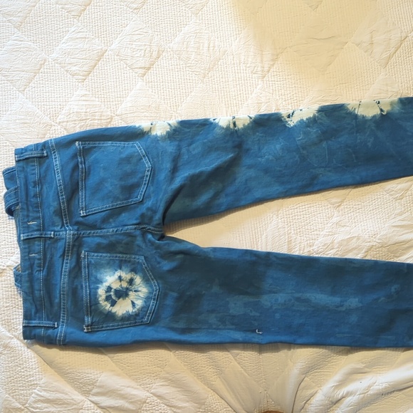 SALE......Free People  UPCYCLED INDIGO DYED Bib Overalls Size 25 - Picture 7 of 10